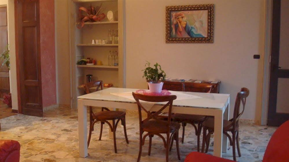 Dimora Castello Dei Conti Bed & Breakfast Trinita  Luaran gambar